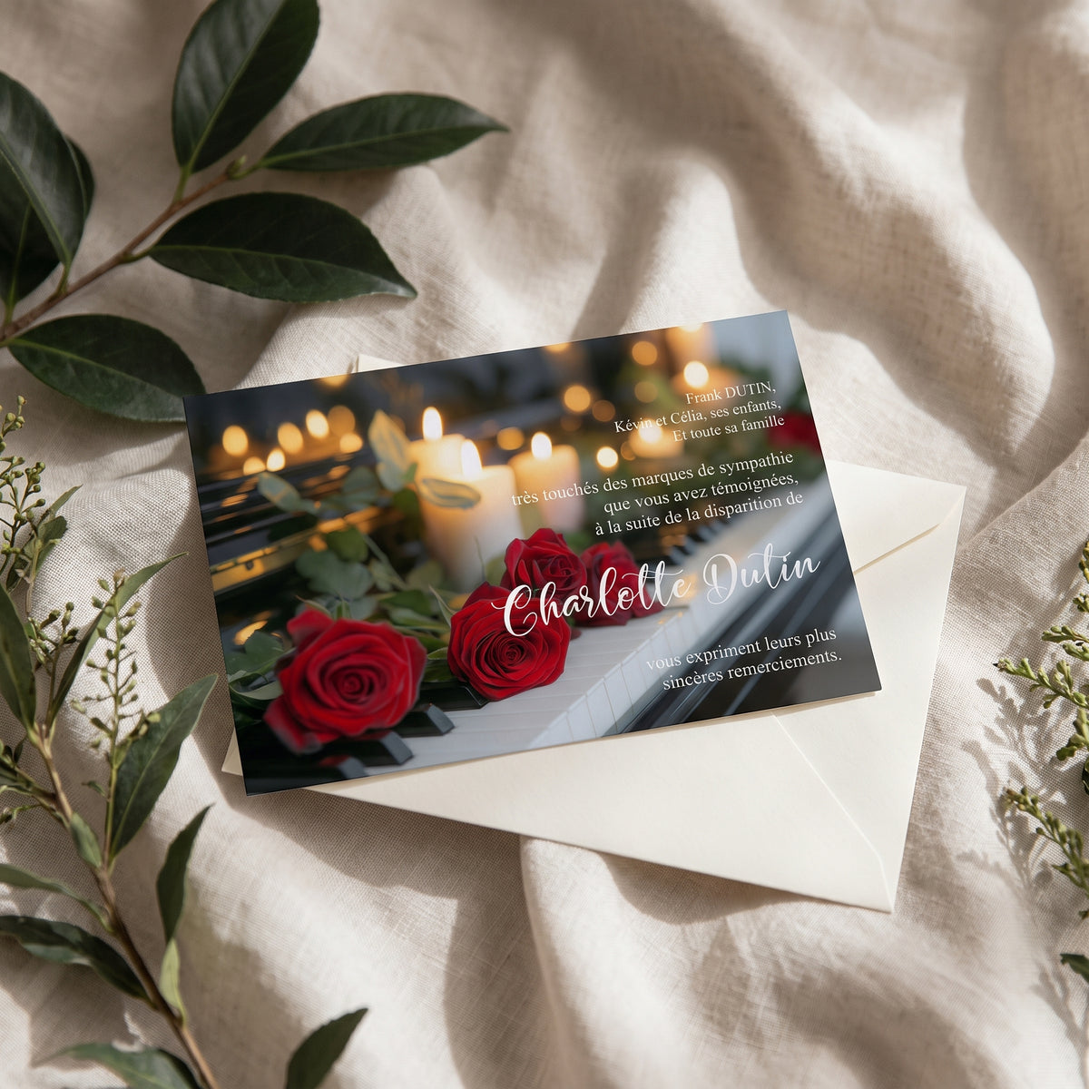 Carte de remerciement décès « Piano et roses rouges » — mise en ambiance