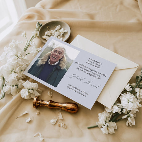 Carte de remerciement décès « Photo portrait » — mise en ambiance