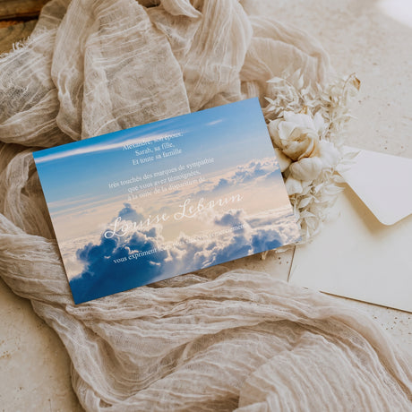 Carte de remerciement décès « Nuages » — mise en ambiance