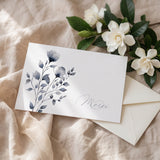 Carte de remerciement décès « Bouquet gris peint à la main » — mise en ambiance
