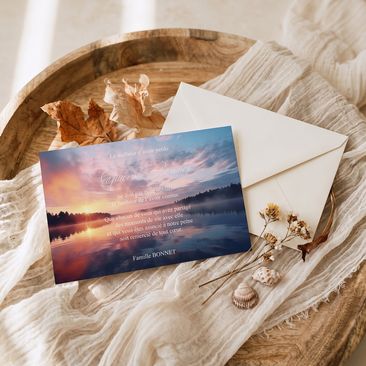 Carte de remerciement décès « Coucher de soleil lac » — mise en ambiance