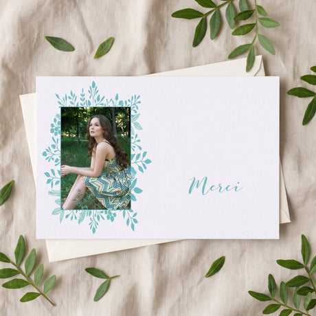 Carte de remerciement décès « Photo et illustrations feuilles » — mise en ambiance