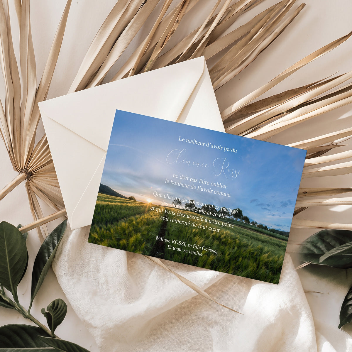 Carte de remerciement décès « Lever de soleil en campagne » — mise en ambiance