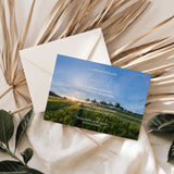 Carte de remerciement décès « Lever de soleil en campagne » — mise en ambiance