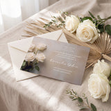 Carte de remerciement décès « Composition de roses blanches » — mise en ambiance