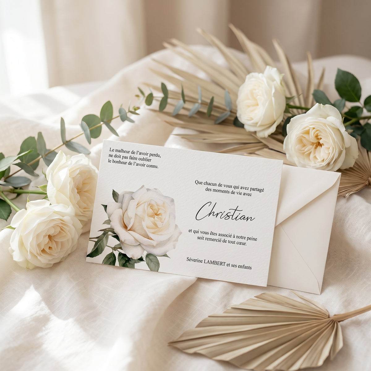 Carte de remerciement décès « Rose blanche aquarelle » — mise en ambiance